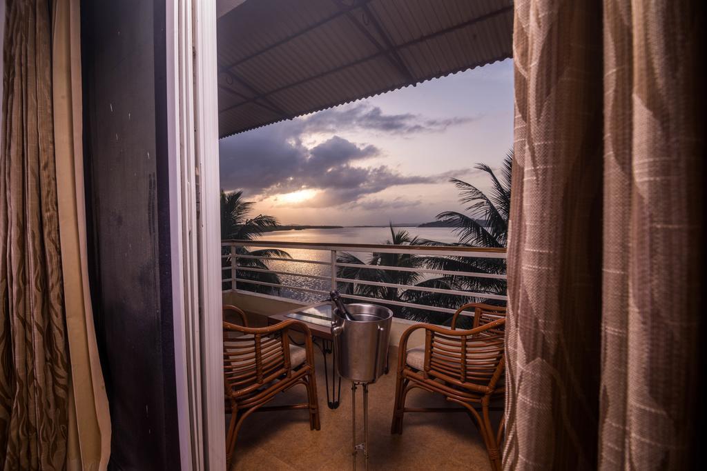 Deltin Palms Riverfront Panaji Exterior photo