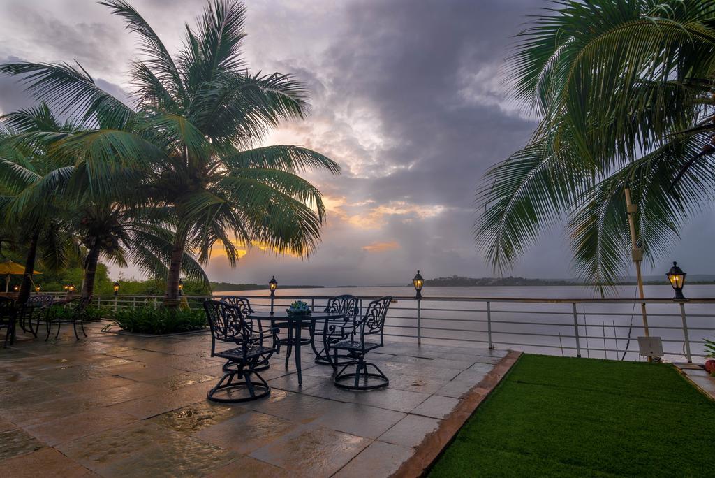 Deltin Palms Riverfront Panaji Exterior photo